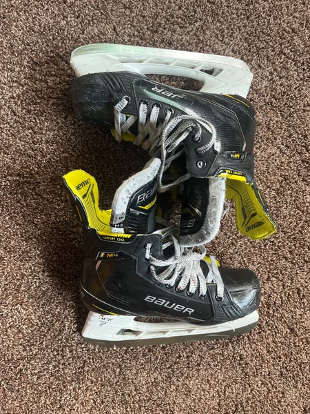 Used Intermediate Bauer Regular Width   6 Supreme M4 Hockey Skates