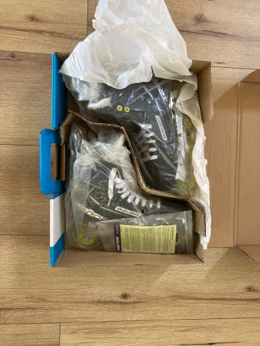 Brand New Bauer vapor x3.5 Inline Skates Size 9