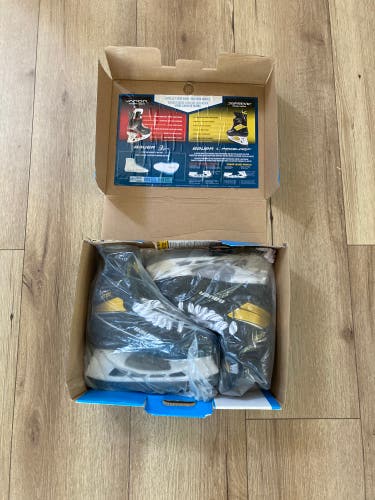 Brand New Bauer Supreme UltraSonic Size 5.5 Hockey Skates