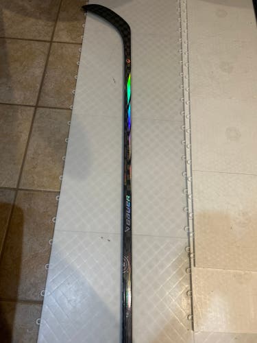 Used Junior Bauer Right Handed P28  Proto-R Hockey Stick