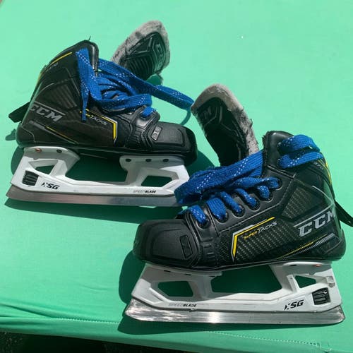 Used Junior CCM Super Tacks 9370 Hockey Goalie Skates | Size 2.5