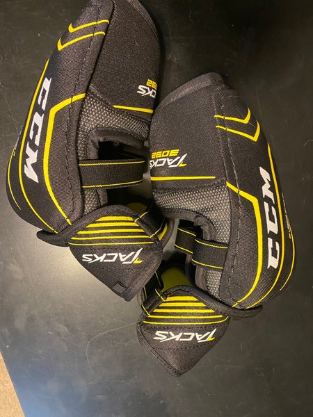 CCM Tacks 3092 Elbow Pads