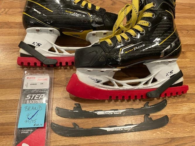 Used Intermediate CCM Super Tacks AS3 Pro Hockey Skates Regular Width Size 4