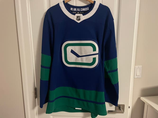 Official Adidas Vancouver Canucks Third  Alternate Retro Jersey Size 52 Large