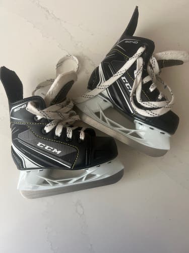 CCM Tacks 9040 Youth Hockey Skates