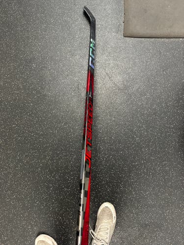 BROKEN Senior CCM Right Handed P29 Jetspeed FT7 Pro Hockey Stick