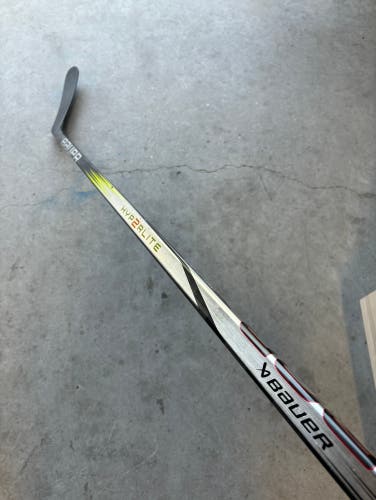 Used Senior Bauer Right Handed P92M 87 Flex Pro Stock Vapor Hyperlite 2 Hockey Stick