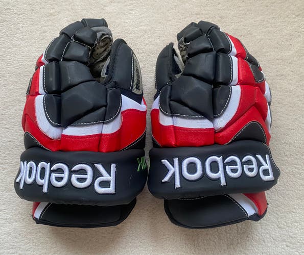 Reebok 11k KFS Kinetic Fit hockey gloves size 13” black red