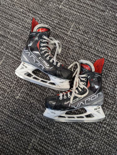 Used Senior Bauer Vapor X3.7 Hockey Skates Regular Width 8