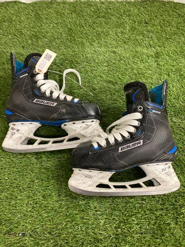 Used Senior Bauer Nexus N8000 Hockey Skates Regular Width 7.5