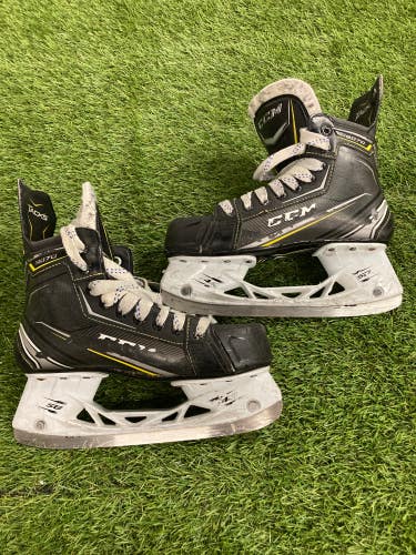 Used Intermediate CCM Tacks 9070 Hockey Skates Regular Width Size 5