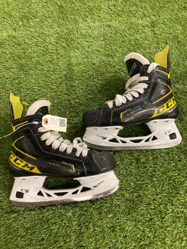 Used Intermediate CCM Super Tacks 9370 Hockey Skates | Size 4.5