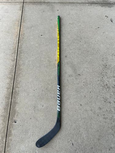 New Senior Bauer Right Handed 87 Flex P28 Pro Stock Supreme UltraSonic Hockey Stick