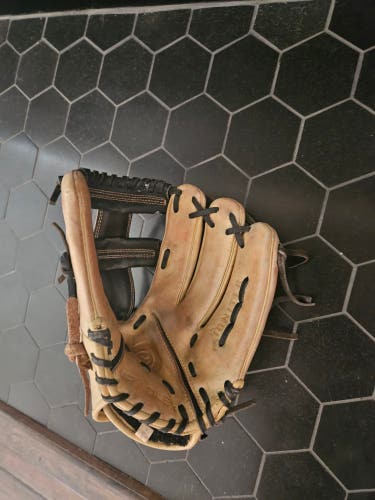 Used 2022 Right Hand Throw Infield Igniter Baseball Glove 11.5"