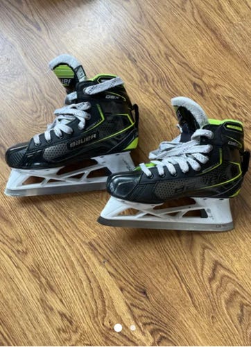 Junior Used Bauer GSX Hockey Goalie Skates Regular Width Size 4.5
