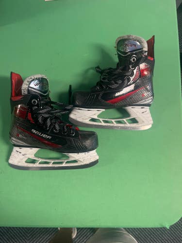 Used Youth Bauer Vapor X5 Pro Hockey Skates Regular Width 13.5