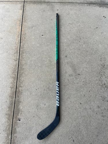 New Senior Bauer Right Handed 87 Flex P28 Pro Stock Hockey Stick