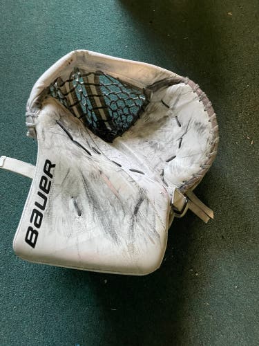 Bauer Hyperlite Goalie Glove