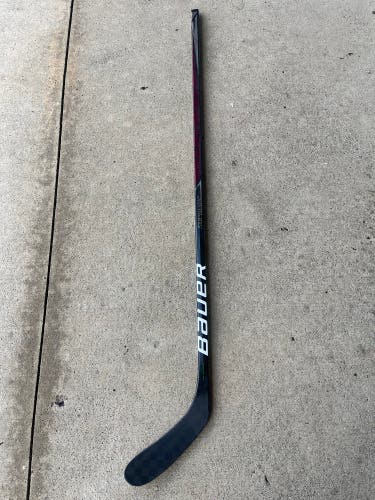 New Senior Bauer Right Handed 87 Flex P28 Pro Stock Supreme UltraSonic Hockey Stick