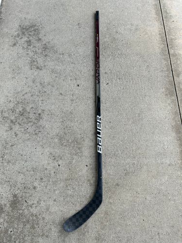 New Senior Bauer Right Handed P28 82 Flex Pro Stock Vapor Hyperlite Hockey Stick