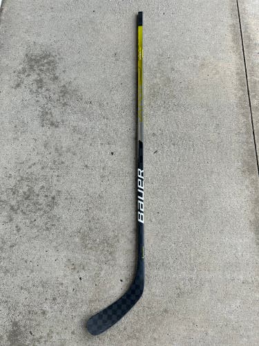 New Senior Bauer Right Handed P92 82 Flex Pro Stock Vapor Hyperlite Hockey Stick