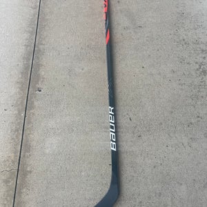 New Senior Bauer Right Handed 77 Flex P28 Pro Stock Vapor x Team Hockey Stick