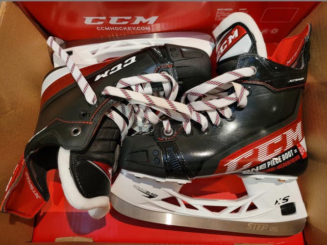 New Junior CCM JetSpeed FT4 Hockey Skates Regular Width Size 2