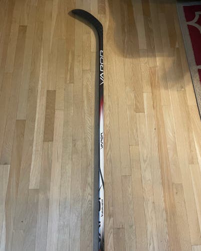 Used Senior Bauer Right Handed P28 Vapor Pro Stock Hockey Stick