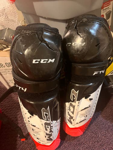 Used Intermediate CCM JetSpeed FT4 12" Shin Pads