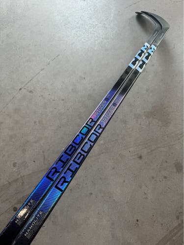 New Senior CCM Right Handed P28 85 Flex Pro Stock RibCor Trigger 8 Pro Hockey Stick