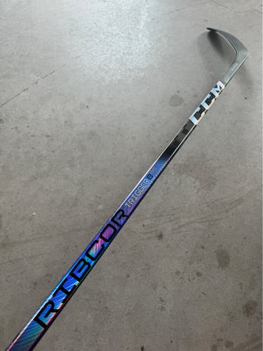 New Senior CCM Right Handed P28 85 Flex Pro Stock RibCor Trigger 8 Pro Hockey Stick