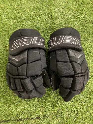 Black Used Junior Bauer Supreme 3s Gloves 13"