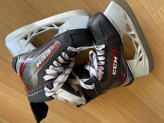 CCM FT 350 hockey skates size Jr 2