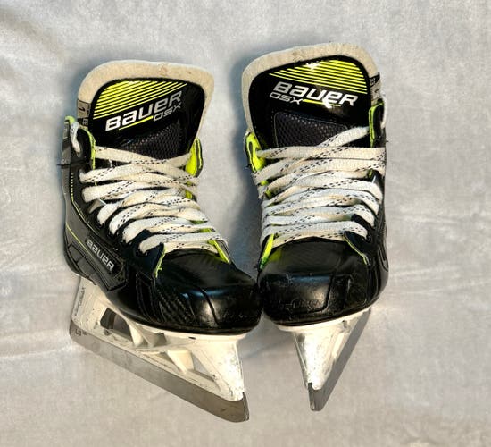 Used Junior Bauer GSX Hockey Goalie Skates Extra Wide Width Size 1