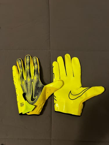 nike football gloves