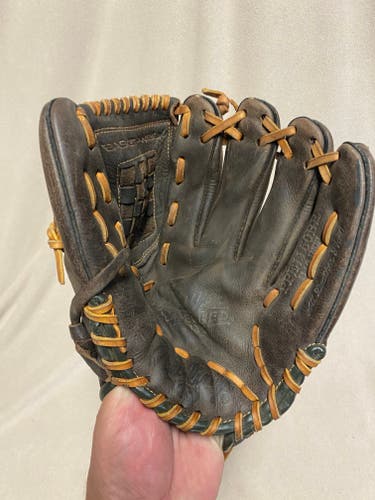 Used Infield Right Hand Throw Rawlings Player Preferred Baseball Glove 11.5"