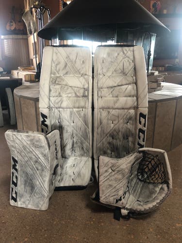Used  CCM Regular Eflex 5 Goalie Full Set