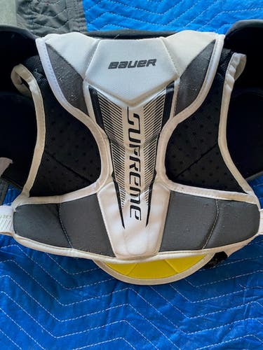 Used Large Junior Bauer Supreme S170 Shoulder Pads