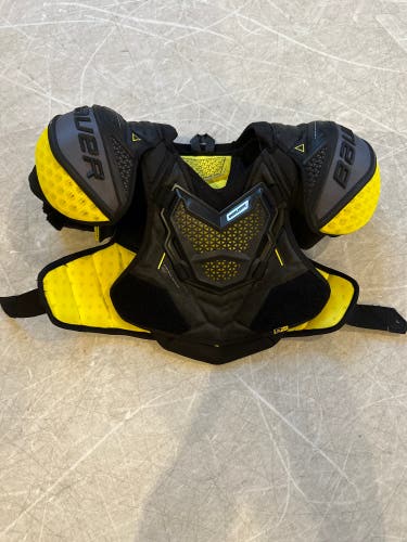 Bauer supreme Shoulder Pads