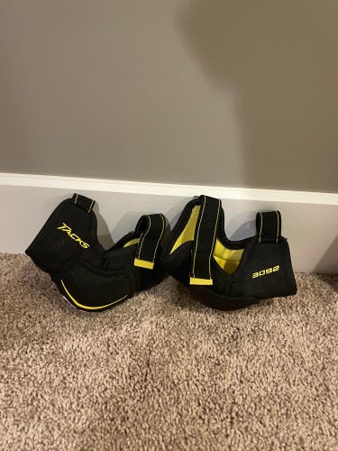 Used Youth CCM Tacks Elbow Pads