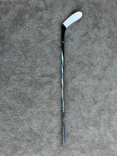 New Intermediate Bauer Right Handed P28  Proto-R Hockey Stick