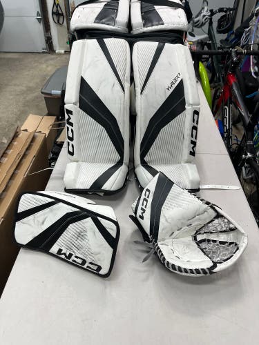 CCM YTFLEX 3 Goalie set (leg pads, blocker, glove)