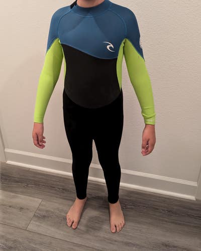 Like new excellent condition, worn twice ..Used Kid's Medium/Large Rip Curl Wetsuit