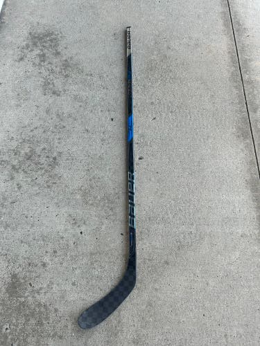 New Senior Bauer Right Handed 77 Flex P28 Pro Stock Nexus 1N Hockey Stick