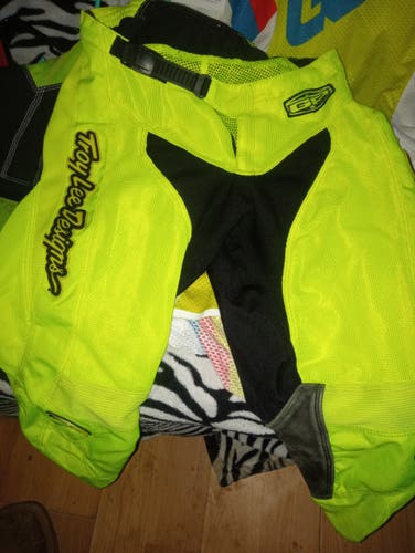 Used Size 28 Unisex Troy Lee Designs Race Pants