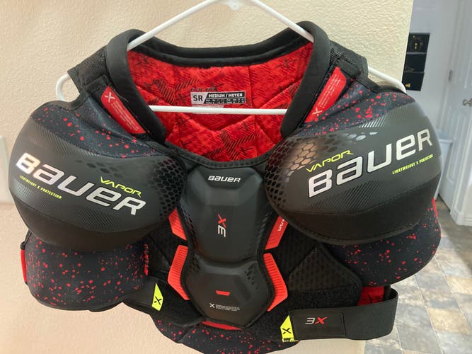 Used Medium Senior Bauer Vapor 3X Shoulder Pads excellent like new condition