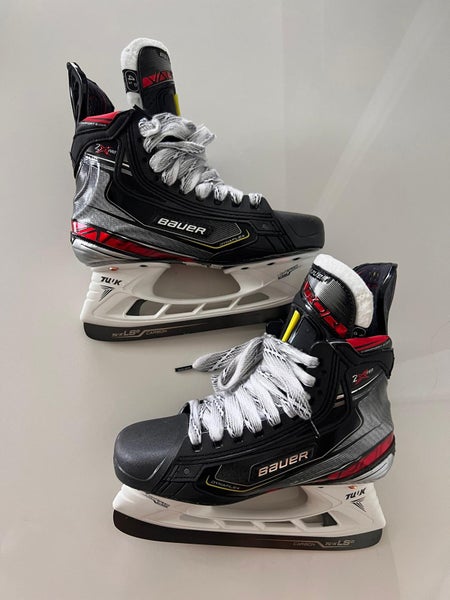 Used Intermediate Bauer Regular Width Pro Stock Size 4.5 Vapor 2X Pro Hockey Skates