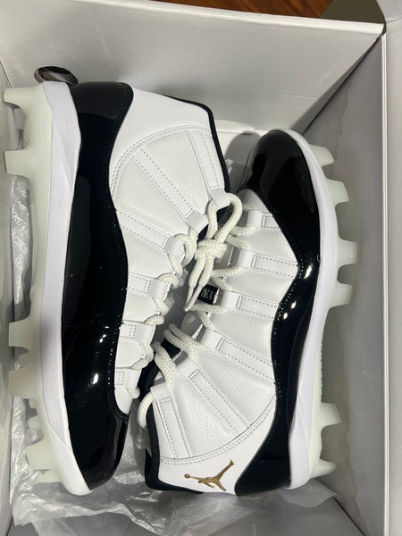 Jordan 11 Mid MCS baseball cleat 9.5