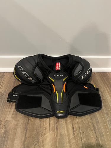 Used Small Senior CCM Tacks 9060 Shoulder Pads