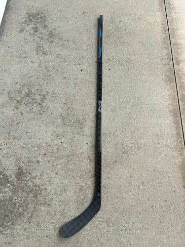 New Senior Bauer Right Handed 122 Flex P91 Pro Stock Nexus 8000 Hockey Stick